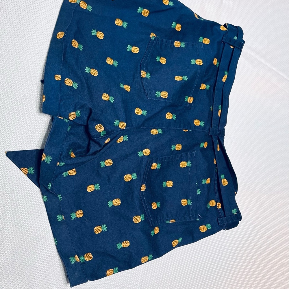St. John's Bay Blue Pineapple Print Women Shorts - Picture 4 of 8